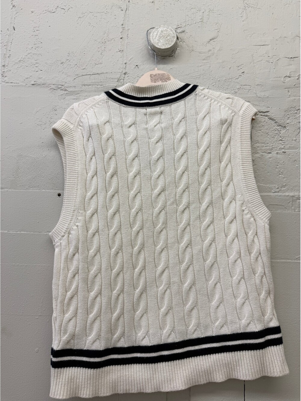Abercrombie & Fitch Preppy Oversized Cable Knit Cotton Sweater Vest - Picture 2 of 4